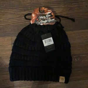 David & Young messy bun beanie